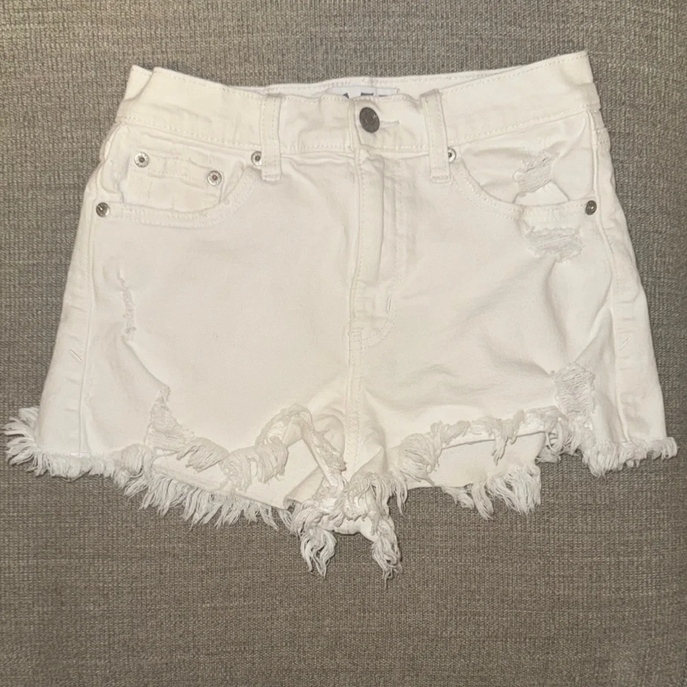 White Distressed DAZE Denim Shorts Size 26/ Small
